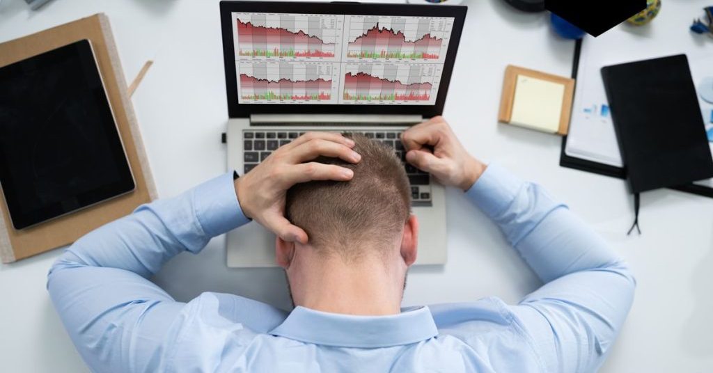 Bitcoin snel lager nadat ETFs verkopen, goud en zilver beleven correctie